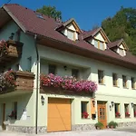 아파트 Apartmaji Hribar Pr'ostank 캄니크